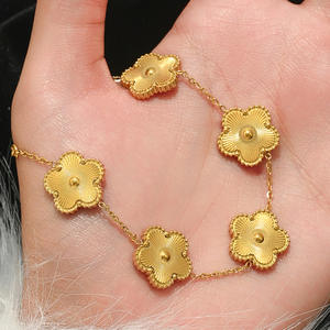 Nouveau bracelet pour femme en acier inoxydable plaqué or 18 carats, motif trèfle à cinq feuilles, bijou exquis et bracelet de couple - Product Image 5