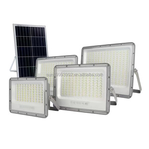 2025 Offre Spéciale <span class=keywords><strong>projecteur</strong></span> LED réflecteur télécommande <span class=keywords><strong>projecteur</strong></span> de <span class=keywords><strong>lumière</strong></span> d'inondation solaire 100W 200W 300W <span class=keywords><strong>400W</strong></span> 500W 600W - Product Image 1
