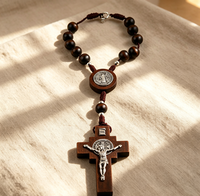 Bracelet chapelet en corde de bois avec perles en bois, crucifix argenté, chapelets catholiques Saint-Benoît pour rétroviseur de voiture