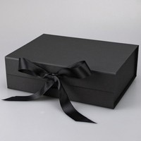 Individuelles Logo Starre Karton-Magnetbox Faltbar Wasserdicht 2mm Dicke Luxuriöse Rosa Weiße Schwarze Geschenkbox mit Band