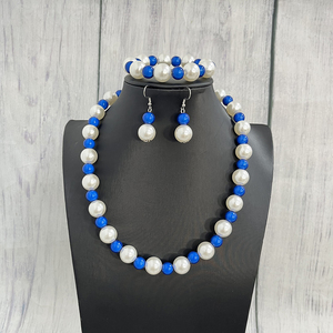 Bracciale, Orecchini e Collana con Perline Blu e Bianche Personalizzati, Perfetti come Regali per le Sorelle di Zeta Phi Beta - Product Image 3