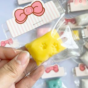 หมอนอิงรูปอุ้งเท้าแมวน่ารักแบบมินิ ของเล่นบีบคลายเครียด พกพาสะดวก ของขวัญสำหรับเด็กและผู้ใหญ่ - Product Image 2