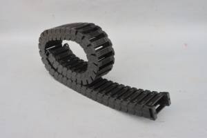 RiSheng yüksek uygun fiyatlı CNC makinesi aksesuar dayanıklı naylon çekirdek rulman esnek konveyör kablo sürükle tepsi için siyah - Product Image 6