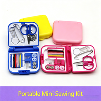 Mini kit de couture portable 100 % polyester teint résistant à l'abrasion – Boîte de voyage avec aiguilles et fils pour la couture de vêtements et la maison
