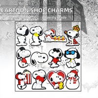 Nouveaux Charmes de Chaussures en Forme de Chien de Dessin Animé Mignon en PVC Caoutchouc Souple Épingles à Chaussures à Dos Plat Unisexe Décorations de Chaussures Snoopy Accessoires