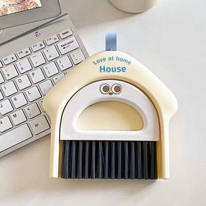 Juego de cepillos de limpieza para escritorio Mini House, limpiador de ranuras para teclado de nailon resistente al agua para estudiantes y uso en la oficina - Product Image 4