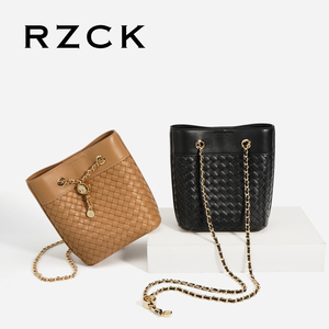 RZCK petit <span class=keywords><strong>sac</strong></span> à <span class=keywords><strong>bandoulière</strong></span> de haute qualité pour femmes pour téléphone avec chaîne en or personnalisé vos sacs seau en cuir <span class=keywords><strong>noir</strong></span> tissé - Product Image 6