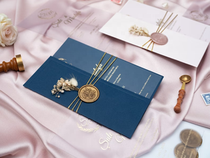 Cartes <span class=keywords><strong>d</strong></span>'invitation de mariage élégantes en papier acrylique transparent bleu marine avec feuille <span class=keywords><strong>d</strong></span>'or Cartes de mariage sceaux de cire personnalisés pour plantes sèches - Product Image 4