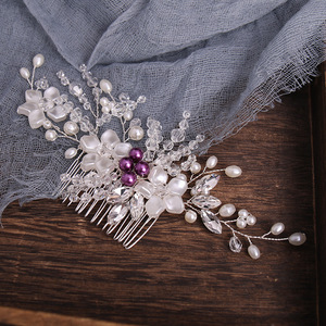 Peigne de Mariée Vintage Violet et Blanc Perle, Élégant et Scintillant avec Cristaux, Bijou de Cheveux Floral Artisanal pour Bal de Promo - Product Image 6