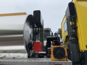 Camion pulvérisateur de bitume professionnel de moyenne capacité avec réservoir isolé et contrôle automatique du pulvérisation pour la construction de routes en asphalte - Product Image 4