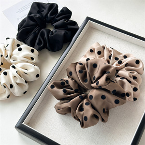 Venta al por mayor Vintage Polka Dot <span class=keywords><strong>Hair</strong></span> Ties <span class=keywords><strong>Plain</strong></span> Color Fabric Large Scrunchies Accesorios para el cabello para las mujeres - Product Image 2
