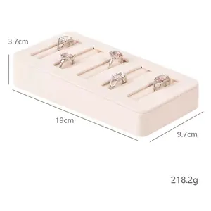 Jinsky Design personalizzato Design classico di lusso Custom Set di gioielli Beige vetrina per orecchini anello collana Set espositore gioielli