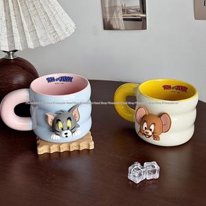 Mug à café/eau de bureau pour femmes et couples, de haute qualité, à double paroi magnétique, avec cuillère, de la marque authentique Tom et Jerry. - Product Image 1