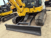 Excavatrice sur chenilles Komatsu 40 d'occasion avec cabine d'opérateur fermée