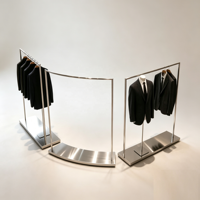 Présentoir à vêtements certifié ETL, en acier inoxydable noir, courbé, autoportant, avec table de présentation pour boutique