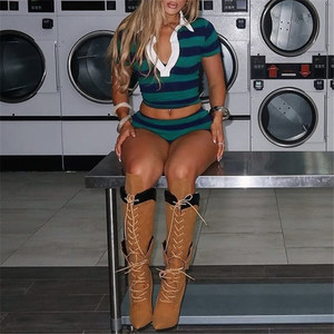 Completo a 2 Pezzi con Stampa a Righe per <span class=keywords><strong>Donna</strong></span>: T-Shirt con Colletto e Bottoni e Mini Shorts Semplici in <span class=keywords><strong>Stile</strong></span> Sportivo <span class=keywords><strong>Streetwear</strong></span> - Product Image 3