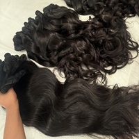 Lots de Cheveux Naturels Noirs Bruts du Cambodge 100% Cheveux Humains, Cheveux Humains Vietnamiens à Cuticules Alignées, Lots de Cheveux Bouclés Bruts Indiens