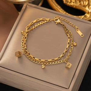 Pulsera de Acero Inoxidable Cubano con Baño de Oro de 18K y Números Romanos, Diseño de Mariposa Cuadrada Pequeña - Product Image 5