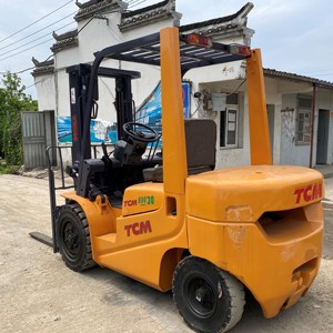 TCM Diesel 3 tonnes 4.5m de hauteur de levage chariot élévateur d'occasion 1 an de garantie pour usage domestique machines ateliers de réparation hôtels magasins d'alimentation-bon marché - Product Image 2