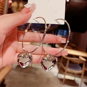 Boucles d'oreilles métalliques style froid ins, grandes, creuses, en forme de cœur de pêche, dorées, pour l'Europe et l'Amérique, pour le marché transfrontalier - Product Image 6