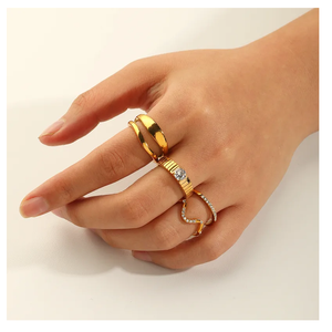 แหวนโดมสำหรับผู้หญิงสีทอง18K และ PVD ทำจากสเตนเลสสตีลไม่เป็นสนิม - Product Image 1