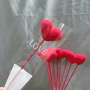 Bouquet personnalisé coloré de petites fleurs en laine crochetées en forme de cœur, cadeau fait main pour mariage ou Saint-Valentin - Product Image 2