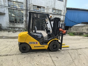Montacargas Diésel Komatsu FD25 de 2.5 Toneladas, Usado, en Buenas Condiciones, Equipo Industrial Contrabalanceado FD25 en Venta - Product Image 2