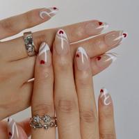 Offre Spéciale – Ongles à presser en acrylique blanc nude, motif tourbillon, French manucure, cœur rouge moyen peint à la main, forme amande – Vente en gros