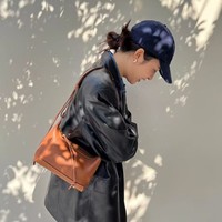 Tas Selempang Kulit Asli Kecil untuk Wanita, Penutup Ritsleting, Bentuk Trapesium, Tas Bahu dengan Tali yang Dapat Disesuaikan, Grosir