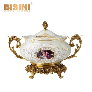Candelabro Decorativo di Lusso in Stile Barocco Francese, Realizzato a Mano in Rame e Porcellana, Dipinto a Mano - Product Image 5