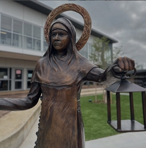 Escuela católica personalizada estatua <span class=keywords><strong>de</strong></span> tamaño real bronce <span class=keywords><strong>Santa</strong></span> Catalina <span class=keywords><strong>de</strong></span> <span class=keywords><strong>Siena</strong></span> estatua un faro <span class=keywords><strong>de</strong></span> luz - Product Image 4