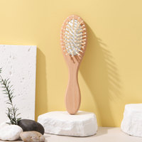 Brosse à cheveux avec poils de chèvre doux pour tout-petits en bois de hêtre naturel pour nouveau-né brosse à cheveux et peigne pour bébé en bois
