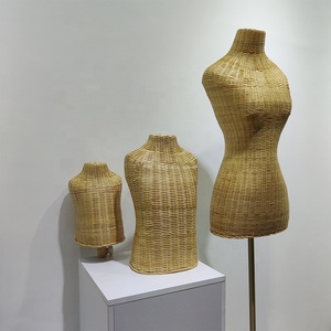 Torse de <span class=keywords><strong>mannequin</strong></span> en rotin tressé fait main, forme de <span class=keywords><strong>buste</strong></span> féminin, artisanat de mode, décoration naturelle, fabrication artisanale européenne, sac à bulles tricoté - Product Image 6