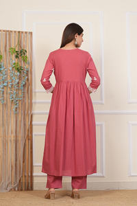 Ensemble Kurta en coton brodé pour femme avec pantalon et dupatta – Costume ethnique indien Salwar Kameez – Tenue de fête rose - Product Image 2