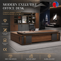 Bureau de direction en forme de L, grand bureau de luxe en bois de noyer avec rangement sur pied, éclairage LED et cloison d'intimité pour PDG