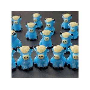 Figurines de vaches des Highlands miniatures, 100 pièces, 20*21 mm, mignonnes statues de vaches en résine, décoration de jardin féerique pour la maison, fête, décoration de gâteau, ornement - Product Image 4