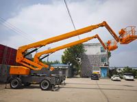 Nacelle élévatrice articulée automotrice à bras courbé de bonne capacité de franchissement pour terrains en pente