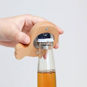 Abridor de Botellas Magnético para Refrigerador con Diseño Creativo y Mango de Madera, Ideal como Recuerdo - Product Image 5
