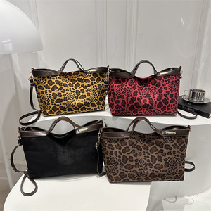 Bolsa de Fraldas Exquisita e Chic, Transversal, para o Dia a Dia do Bebê, Trabalho e Deslocamento, Versátil, Sofisticada, Estilosa e Organizada para Pais - Product Image 1