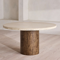Ensemble de table à manger moderne FERLY en bois organique, plateau rond en travertin, base en bois de burl, fauteuils en bois rembourrés, meubles de luxe