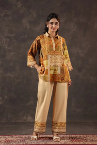 Ensemble Coordonné Imprimé Vintage Heritage : Tunique à Col et Pantalon Large Droit Coupe Décontractée – Mode Ethnique Décontractée de Créateur - Product Image 3
