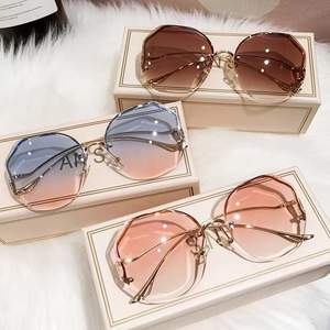 <span class=keywords><strong>2025</strong></span>カスタム高級メタル最新女性用サングラス<span class=keywords><strong>Rimless</strong></span> UV400ブランドデザイナーグラデーションスクエアクラシックサングラス女性用メガネ - Product Image 3