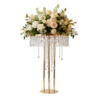 Support de fleurs en perles acryliques dorées, support de centre de table en fer pour la décoration de table de banquet de mariage