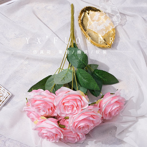 Bouquet di 9 Rose Artificiali in Seta, Eleganti Fiori per Matrimoni e Decorazioni per la Casa, 9 Fiori Finti con Foglie Verdi e Steli - Product Image 1
