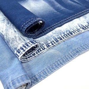 Jeans de mujer personalizados al por mayor, en índigo, blanco, con estampado, tela lavada, desgastada, encerada, vintage, de mezclilla elástica de algodón y spandex. - Product Image 5