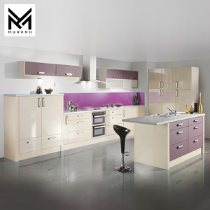 <span class=keywords><strong>Cocina</strong></span> Italiana Moderna Personalizada de Alto Brillo con Gabinetes Modulares en Contraste Blanco y Negro con Isla y Electrodomésticos Integrados - Product Image 6