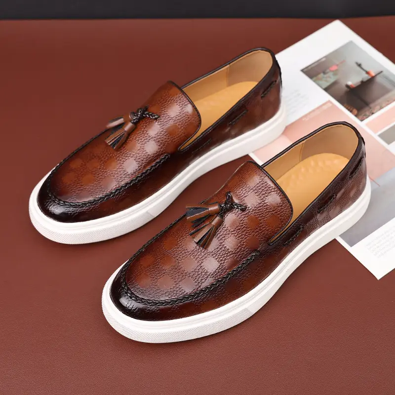أحذية كاجوال مسطحة عصرية كلاسيكية عالية الجودة خفيفة تسمح بالتهوية أحذية سهلة الارتدادة للرجال
