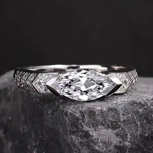 Anello Geometrico Marquise Unisex per Uomo e Donna, Gioiello Minimalista alla Moda - Product Image 3