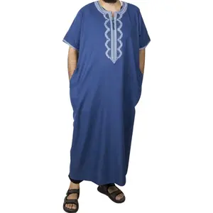 नया आगमन उच्च गुणवत्ता वाला मध्य पूर्व बटन-गर्दन कढ़ाई वाला वस्त्र ढीला कैज़ुअल अबाया पुरुषों का प्लस साइज़ छोटी आस्तीन वाला वस्त्र पुरुषों के लिए