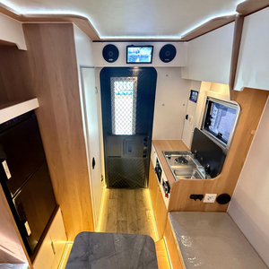 Autocaravana Todoterreno de Tamaño Mediano para 4 Personas y Camioneta con Techo Rígido - Product Image 4